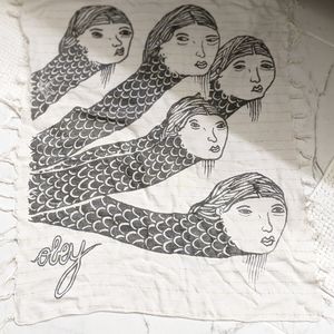 Obey the Giant light grey scarf